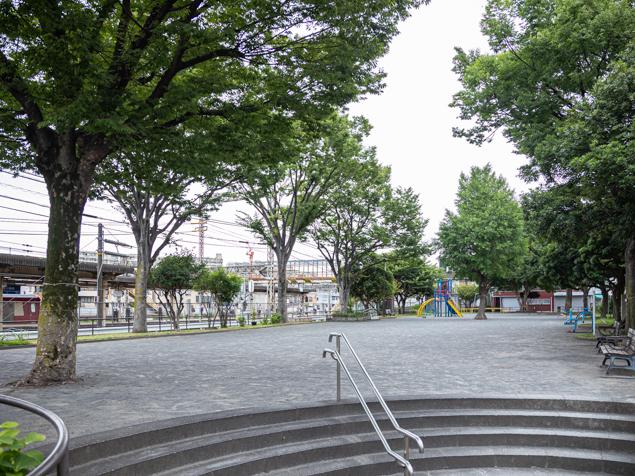 神奈川通東公園　円形階段