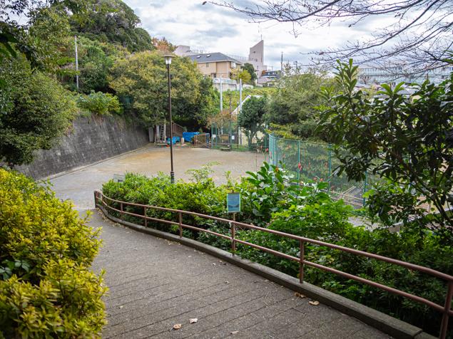 栗田谷公園　入口からの景色