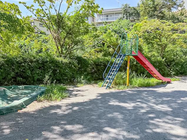 松見町一丁目第二公園　すべり台と砂場
