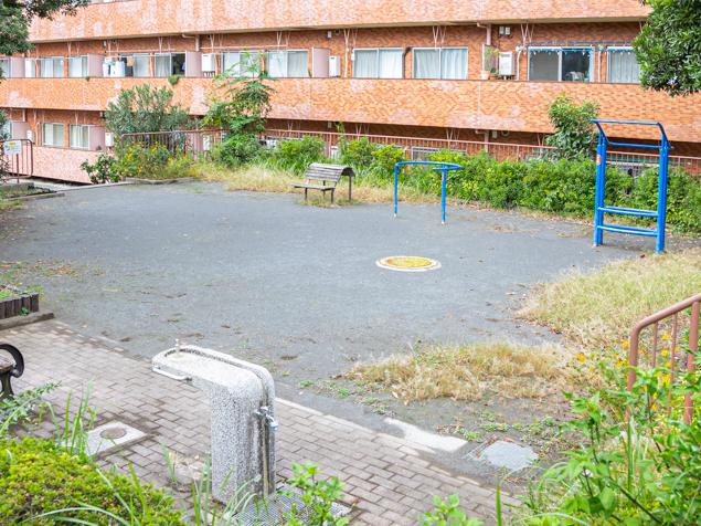 松見町二丁目公園　全景