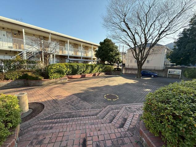 三ツ沢上町ひろば公園　全景１