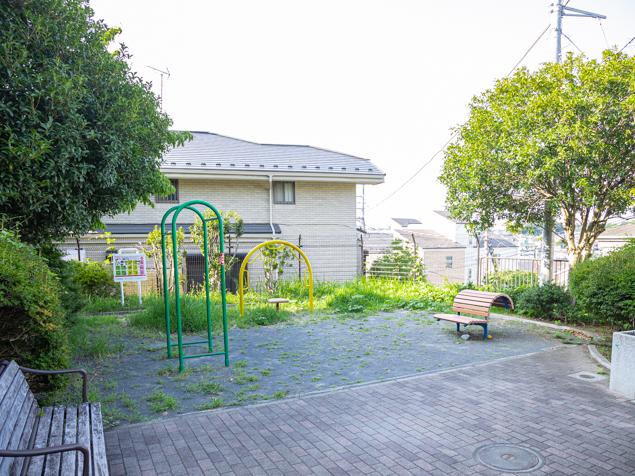 三ツ沢中町東公園　全景１