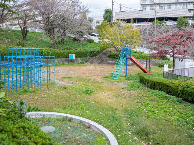 三ツ沢中町北公園　全景２