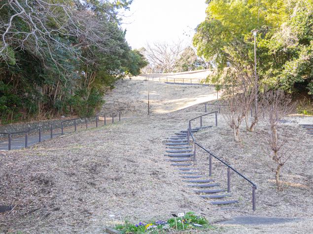 西寺尾の丘公園　園路１