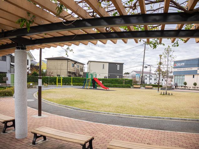 六角橋四丁目公園　パーゴラからの風景