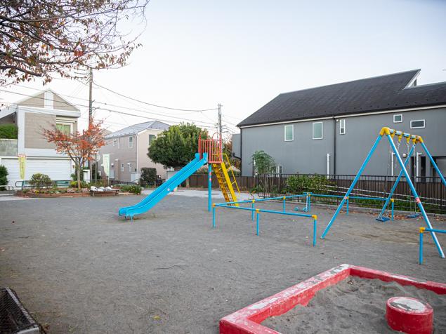 六角橋五丁目公園　遊具広場