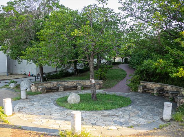 新子安さくら公園　円形ベンチ