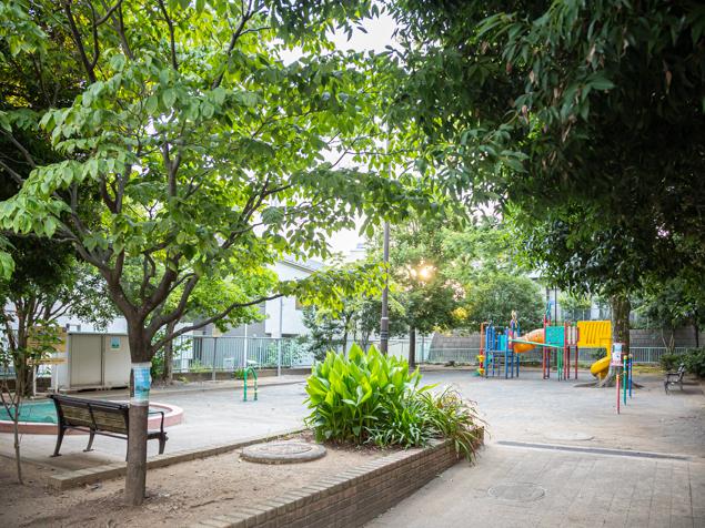 白幡南町公園　全景１