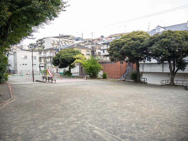 白幡西町公園　東側広場