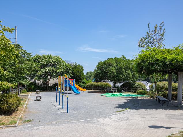 菅田廻三戸公園　東側広場全景１