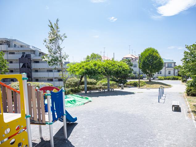 菅田廻三戸公園　東側広場全景２
