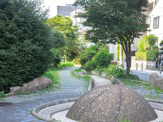 滝の川せせらぎ緑道　水路オブジェ