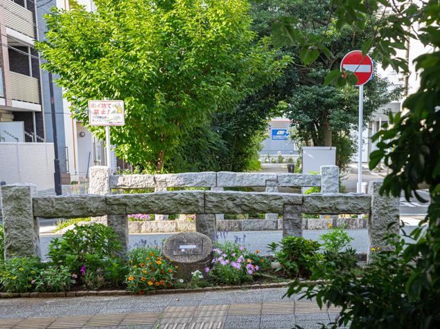 滝の川せせらぎ緑道　石橋跡