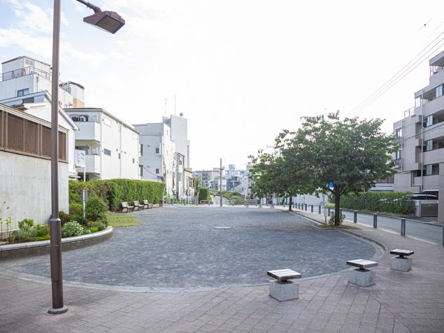 東横フラワー緑道　広場