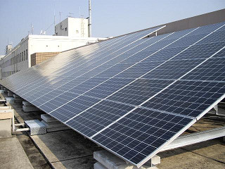 太陽光発電パネル(区庁舎屋上)
