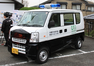 Xe tuần tra màu xanh lam được giới thiệu với Hiệp hội khu phố Daimaru Thị trấn Katakura