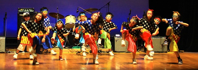 区内幼儿园儿童和小学生的舞蹈表演