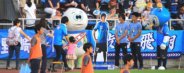 横浜FCの選手たちとの記念撮影会の写真