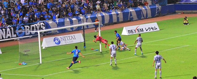 横浜FC大久保選手によるゴールシーンの写真