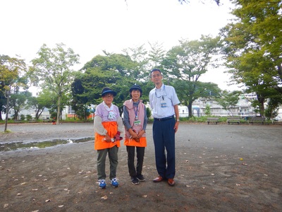 打越公園愛護会の樺澤会長と内山副会長と日比野神奈川区長