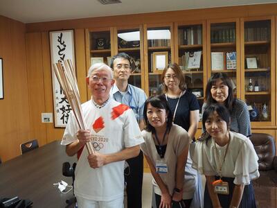 杉田さん、区長、区民活動支援センターのみなさん