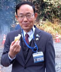 炭で焼いたお餅をいただきました