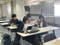 学生同士で議論