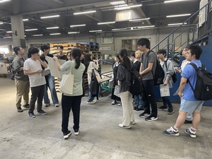 中央卸売市場を訪れた様子