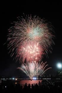Los 49 Kanazawa los fuegos artificiales Festivos el premio de concurso de fotografía festivo para la excelencia