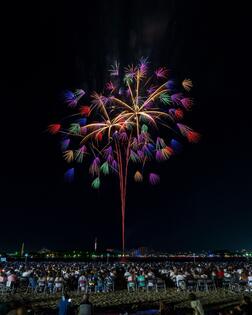 Los 49 Kanazawa los fuegos artificiales Festivos el concurso de la fotografía festivo el trabajo fino