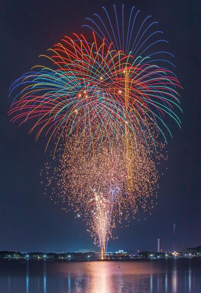 Los 45 Kanazawa fuegos artificiales Festivos que las pirotecnias de concurso de fotografía festivas otorgan a la fotografía
