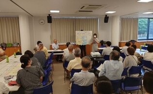 グループで話し合った内容を発表の写真