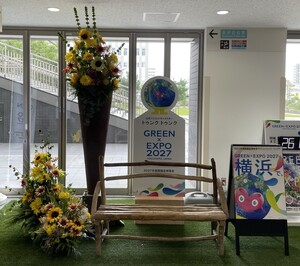花や緑をあしらったフォトスポット