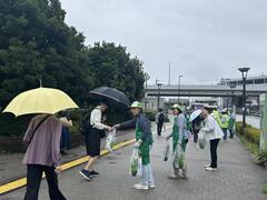 駅前配布の様子