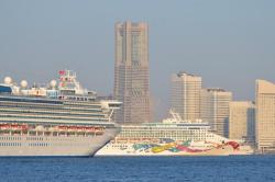 大さん橋同時入港