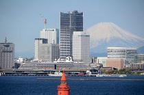 A port where Mount Fuji can be seen