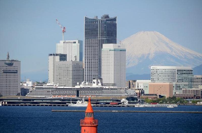 A port where Mount Fuji can be seen