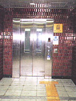 エレベーター入口の写真
