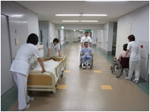 当院の病棟廊下の写真