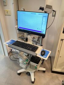 病棟用の脳波検査装置の画像