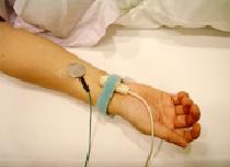 上肢を刺激している様子