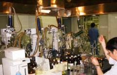 食品添加物検査の風景