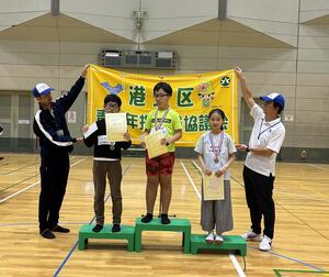 紙ヒコーキ大会・表彰式の様子②