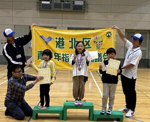 紙ヒコーキ大会・表彰式の様子③