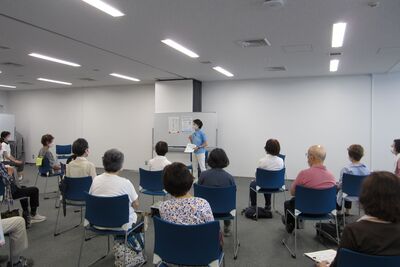 Thầy Kuroda đang giảng bài