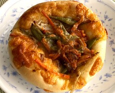 ごぼうと人参を使った和風のパンです