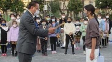 Trường tiểu học Shimotsuke diễu hành