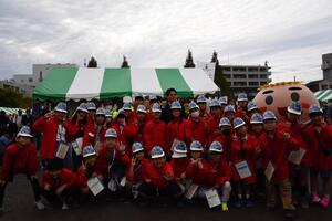 山中市長と子どもスタッフ