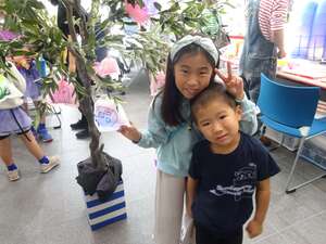 完成したひかりの実とこどもたちの様子