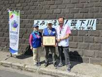 プロジェクト代表者たちと区長が並んでいます